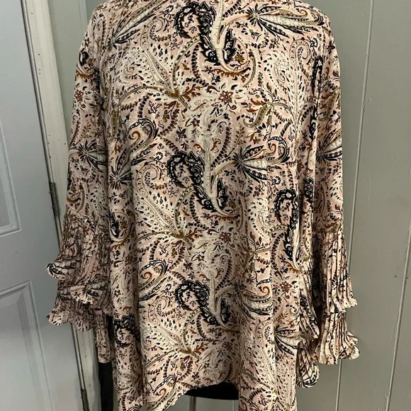 Elegant Paisley Women's Blouse - Cream and Black - Picture 1 of 3